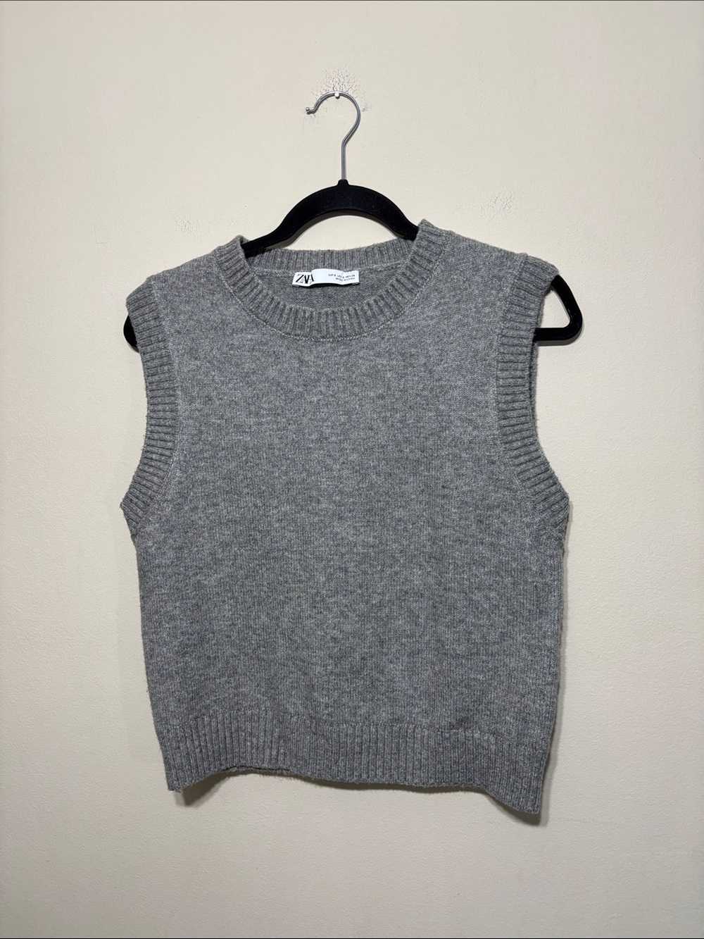 ZARA Gray Crewneck Knit Sleeveless Sweater Vest